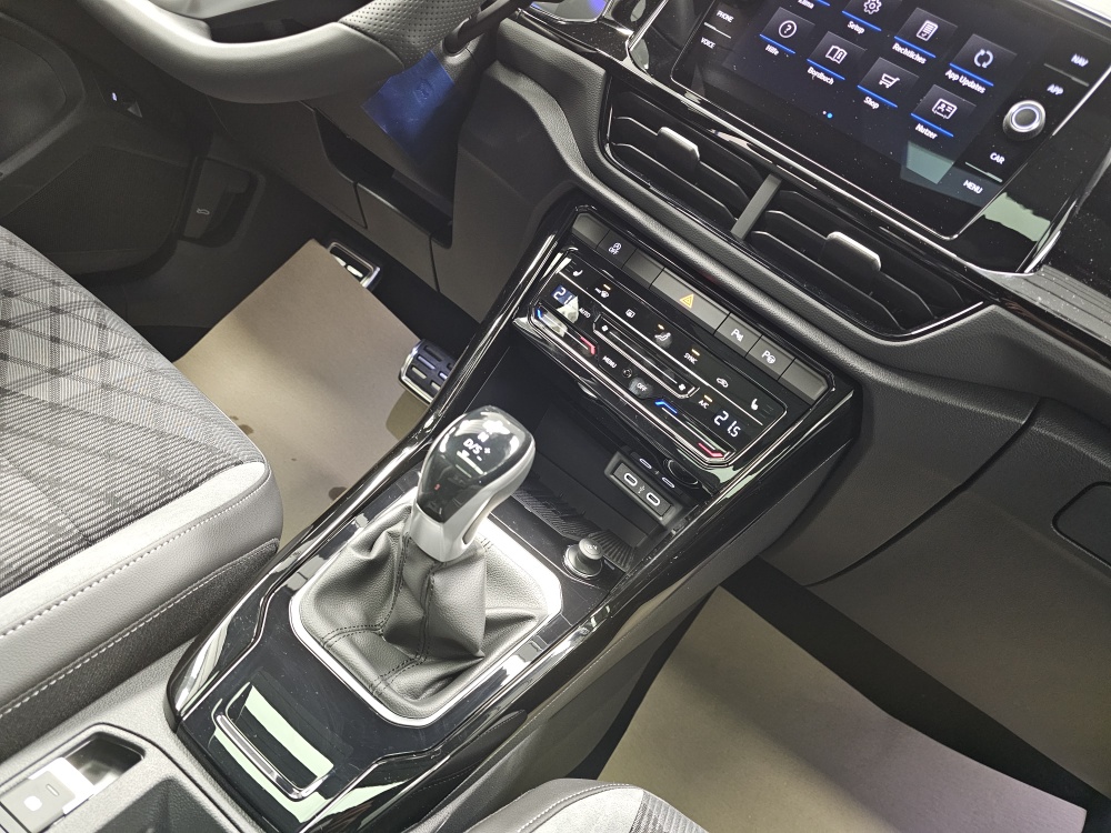 VW T-Roc  bei Hoffmann Automobile in Wolfsburg kaufen und sofort mitnehmen - Bild 10