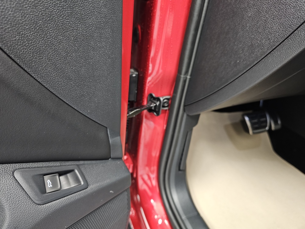 VW T-Roc bei Hoffmann Automobile in Wolfsburg kaufen und sofort mitnehmen - Bild 28