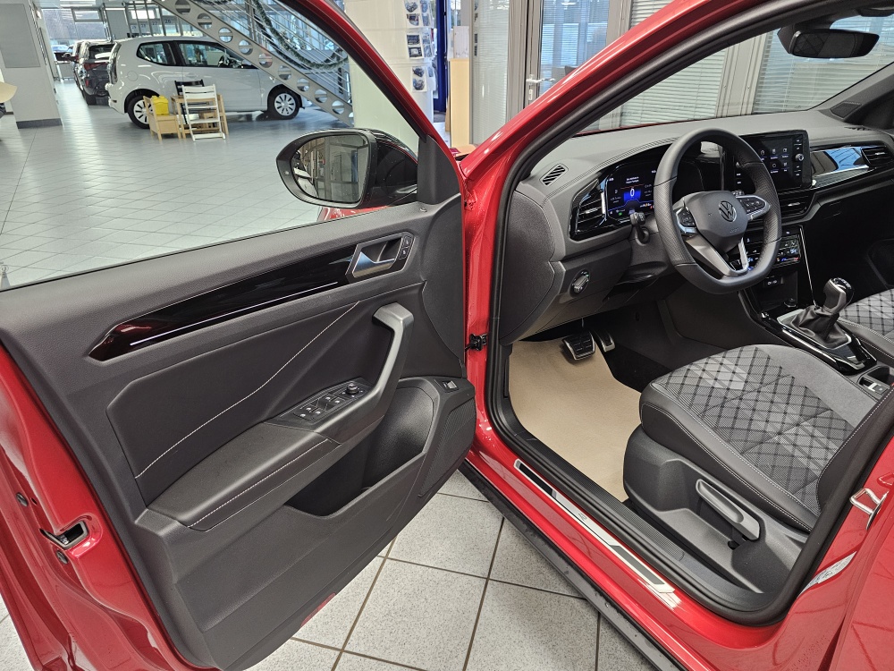 VW T-Roc bei Hoffmann Automobile in Wolfsburg kaufen und sofort mitnehmen - Bild 29