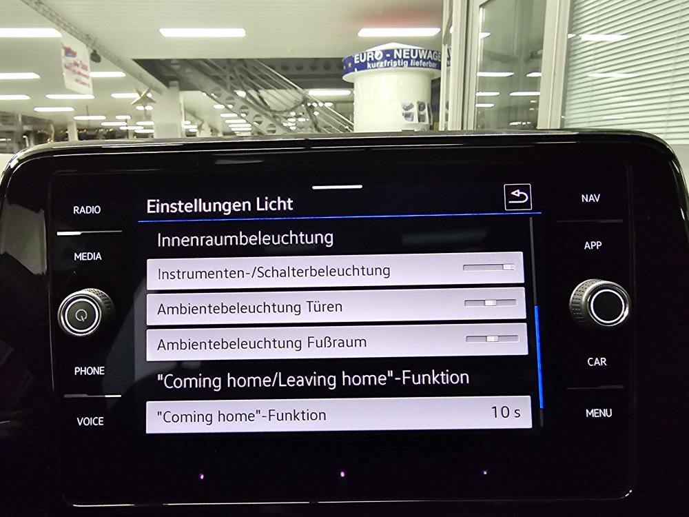 VW T-Roc  bei Hoffmann Automobile in Wolfsburg kaufen und sofort mitnehmen - Bild 18