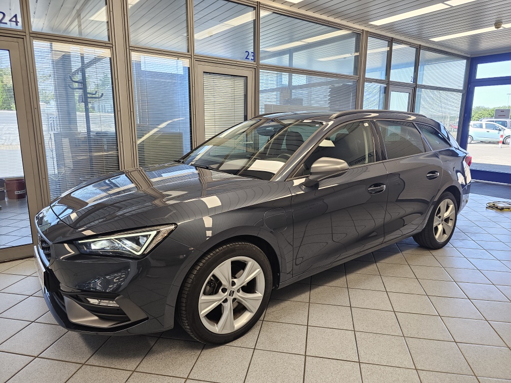 Seat Leon Sportstourer  ST FR für nur 20.900,- € bei Hoffmann Automobile in Wolfsburg kaufen und sofort mitnehmen