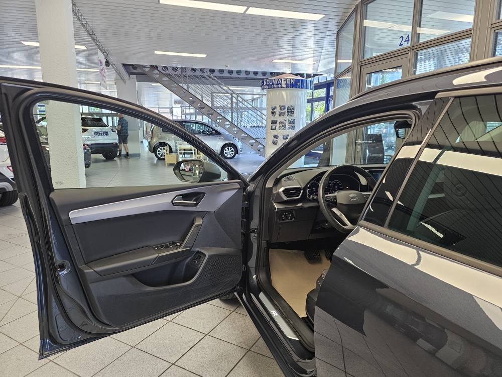 Seat Leon Sportstourer  ST  bei Hoffmann Automobile in Wolfsburg kaufen und sofort mitnehmen - Bild 21