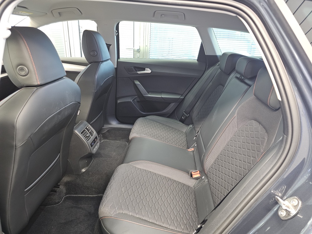 Seat Leon Sportstourer  ST  bei Hoffmann Automobile in Wolfsburg kaufen und sofort mitnehmen - Bild 6