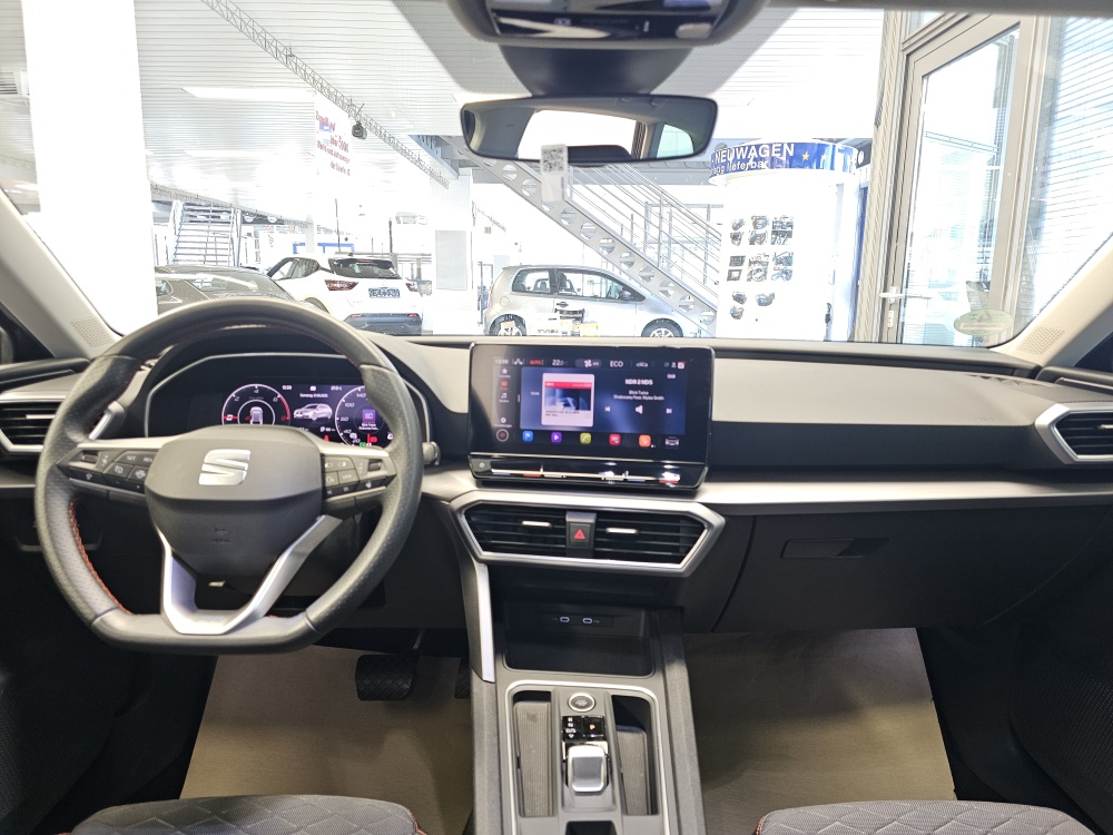 Seat Leon Sportstourer  ST  bei Hoffmann Automobile in Wolfsburg kaufen und sofort mitnehmen - Bild 7