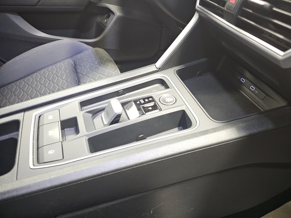 Seat Leon Sportstourer  ST  bei Hoffmann Automobile in Wolfsburg kaufen und sofort mitnehmen - Bild 9