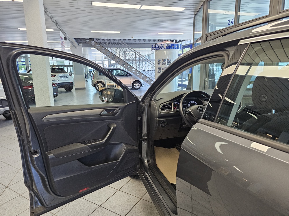 VW T-Roc  bei Hoffmann Automobile in Wolfsburg kaufen und sofort mitnehmen - Bild 17