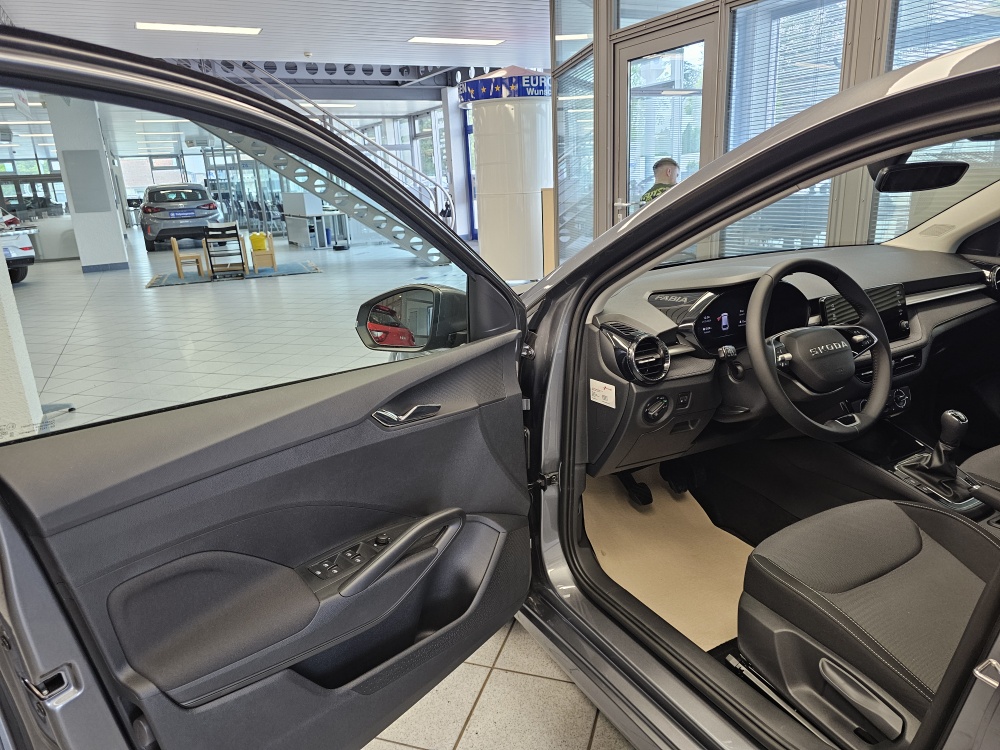 Skoda Fabia bei Hoffmann Automobile in Wolfsburg kaufen und sofort mitnehmen - Bild 21