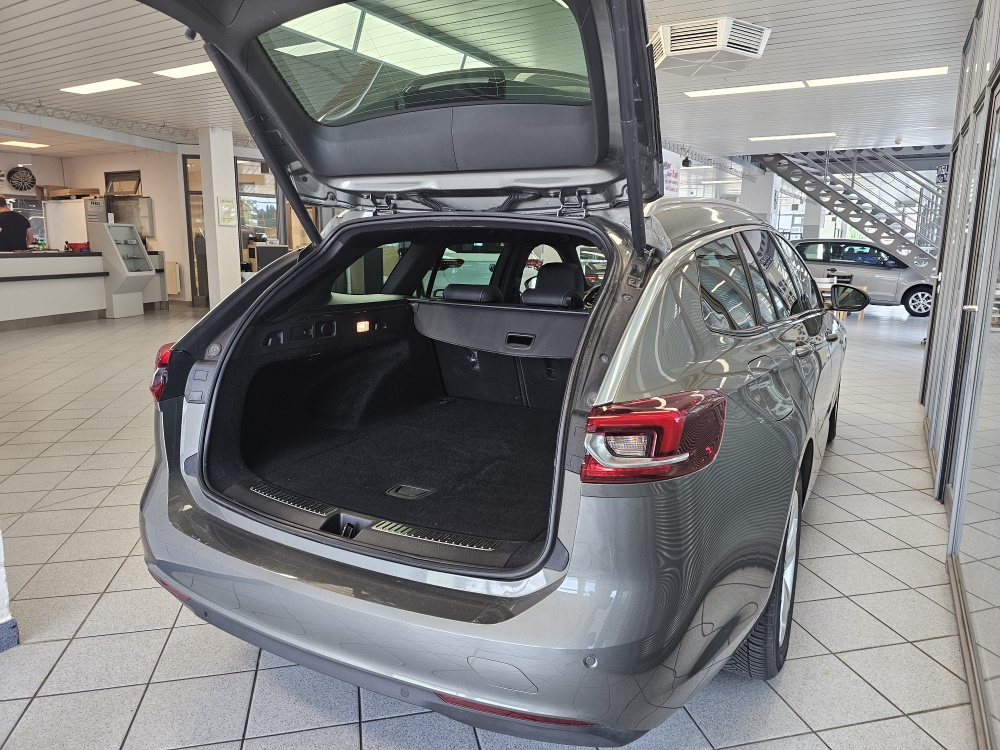 Opel Insignia Sportstourer  bei Hoffmann Automobile in Wolfsburg kaufen und sofort mitnehmen - Bild 2