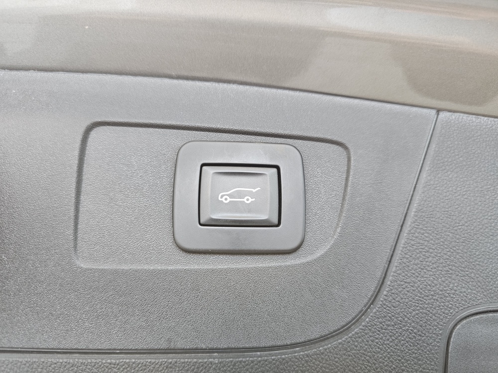 Opel Insignia Sportstourer  bei Hoffmann Automobile in Wolfsburg kaufen und sofort mitnehmen - Bild 3