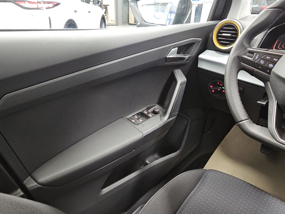 Seat Arona  bei Hoffmann Automobile in Wolfsburg kaufen und sofort mitnehmen - Bild 17