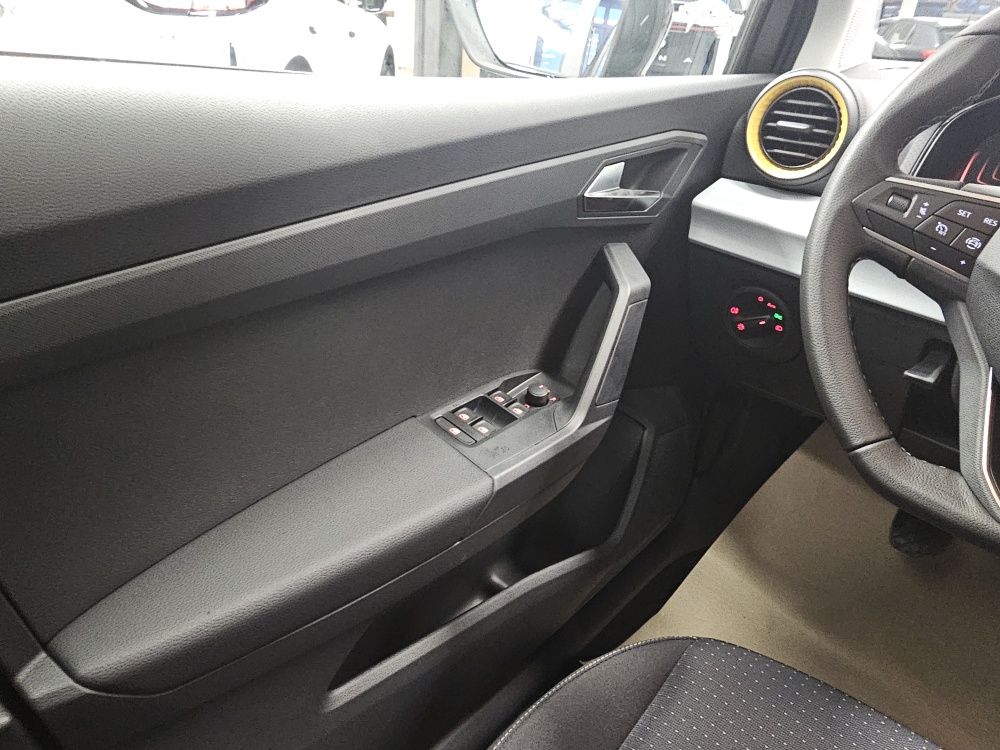 Seat Arona  bei Hoffmann Automobile in Wolfsburg kaufen und sofort mitnehmen - Bild 17