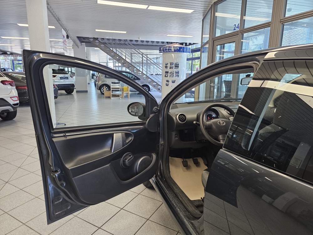 Toyota Aygo  bei Hoffmann Automobile in Wolfsburg kaufen und sofort mitnehmen - Bild 12