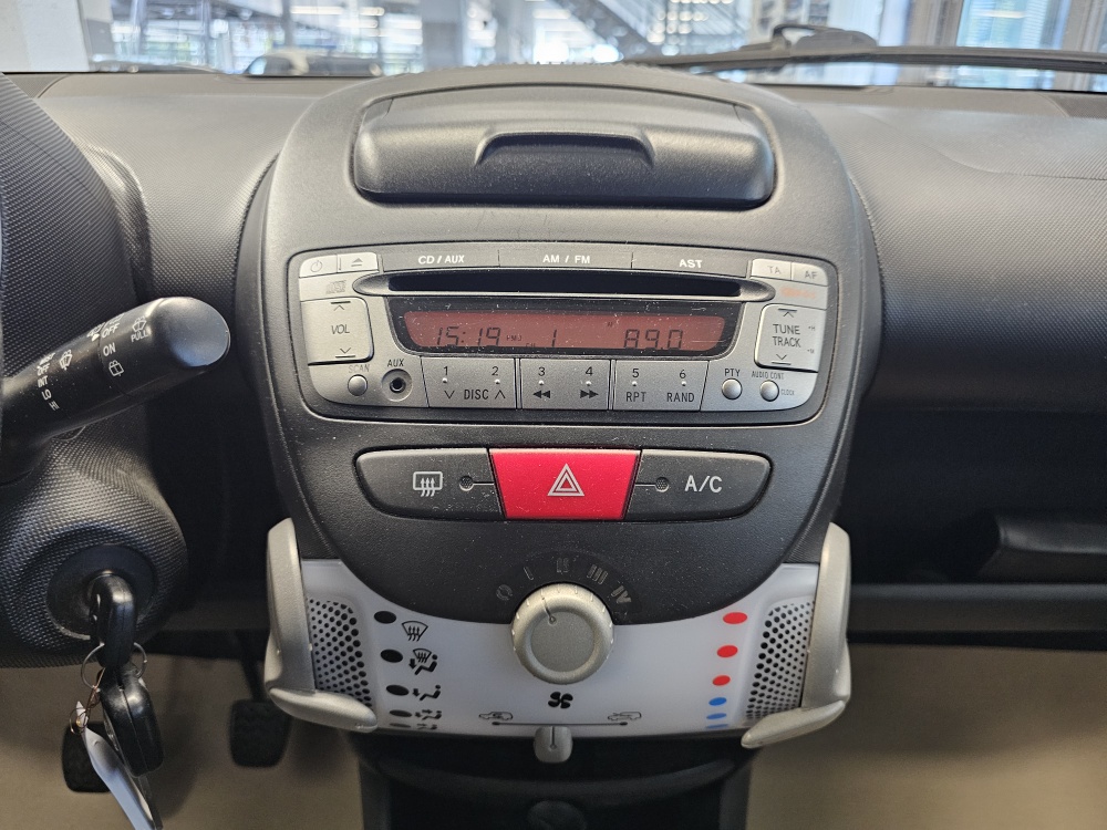 Toyota Aygo  bei Hoffmann Automobile in Wolfsburg kaufen und sofort mitnehmen - Bild 8