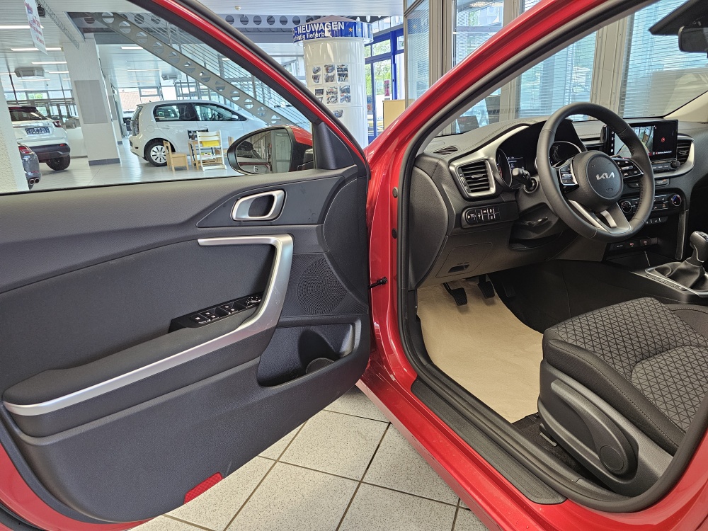 Kia Ceed  bei Hoffmann Automobile in Wolfsburg kaufen und sofort mitnehmen - Bild 21