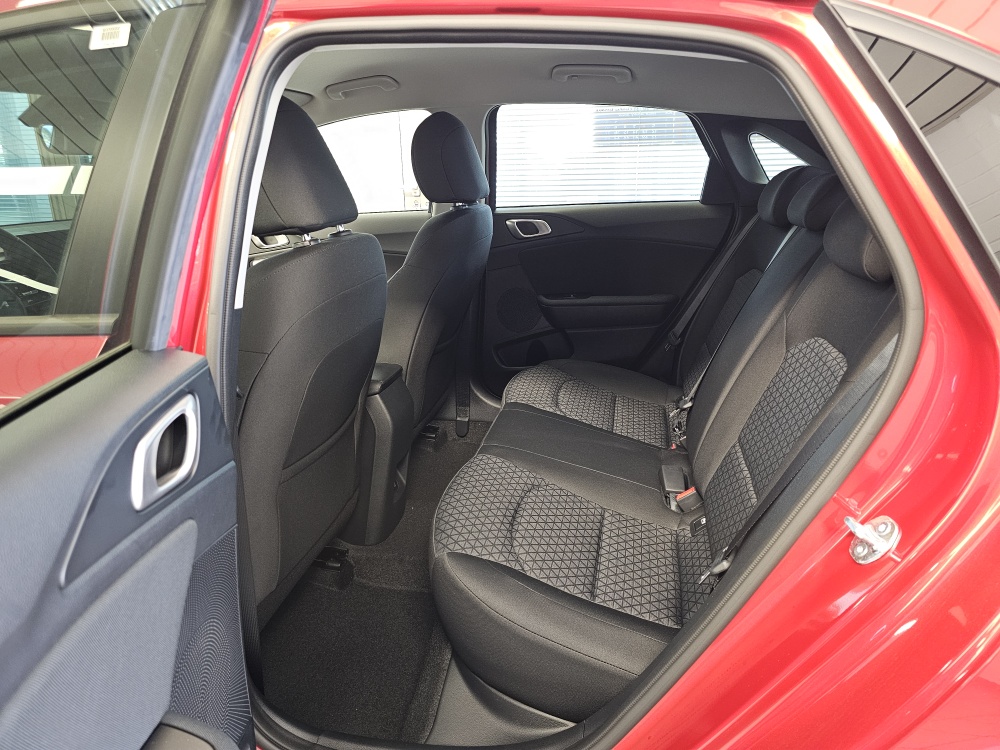 Kia Ceed  bei Hoffmann Automobile in Wolfsburg kaufen und sofort mitnehmen - Bild 4
