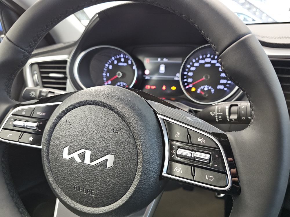 Kia Ceed  bei Hoffmann Automobile in Wolfsburg kaufen und sofort mitnehmen - Bild 14