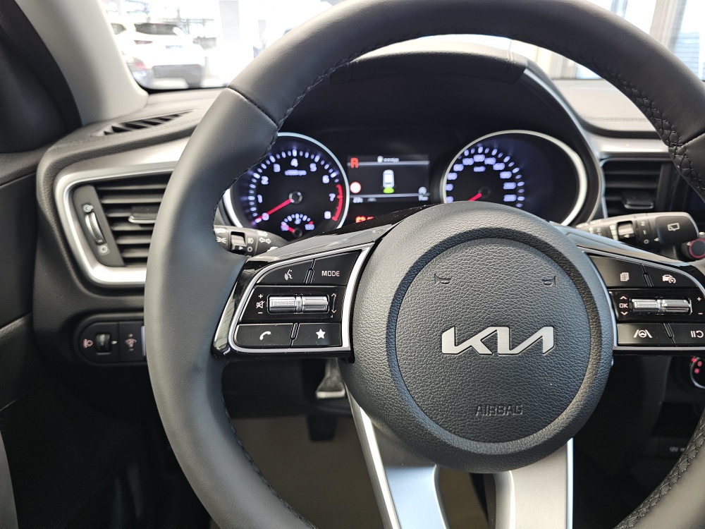 Kia Ceed  bei Hoffmann Automobile in Wolfsburg kaufen und sofort mitnehmen - Bild 14