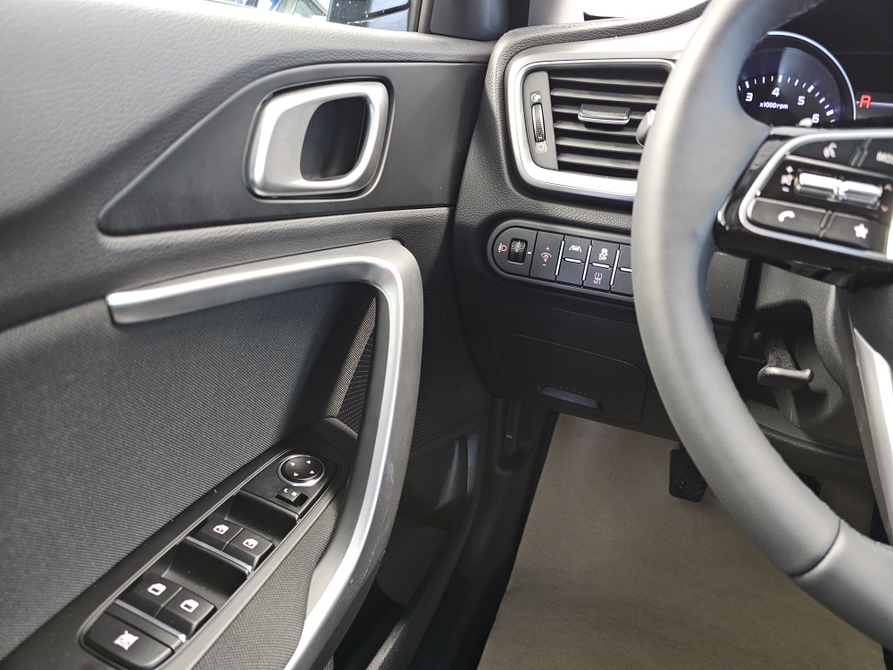Kia Ceed  bei Hoffmann Automobile in Wolfsburg kaufen und sofort mitnehmen - Bild 16
