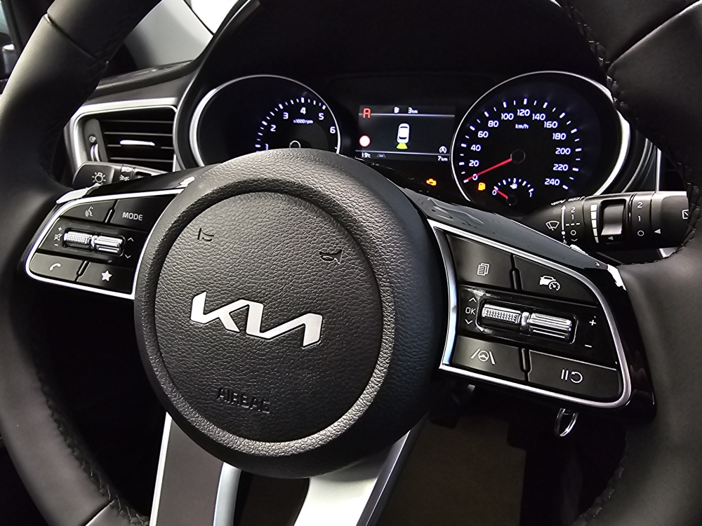 Kia Ceed  bei Hoffmann Automobile in Wolfsburg kaufen und sofort mitnehmen - Bild 15