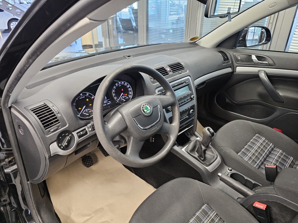 Skoda Octavia Combi  bei Hoffmann Automobile in Wolfsburg kaufen und sofort mitnehmen - Bild 11