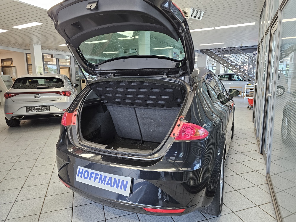 Seat Leon  bei Hoffmann Automobile in Wolfsburg kaufen und sofort mitnehmen - Bild 2
