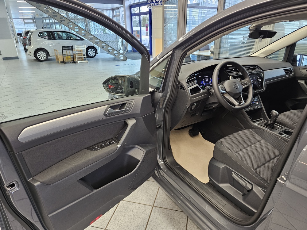VW Touran  bei Hoffmann Automobile in Wolfsburg kaufen und sofort mitnehmen - Bild 25