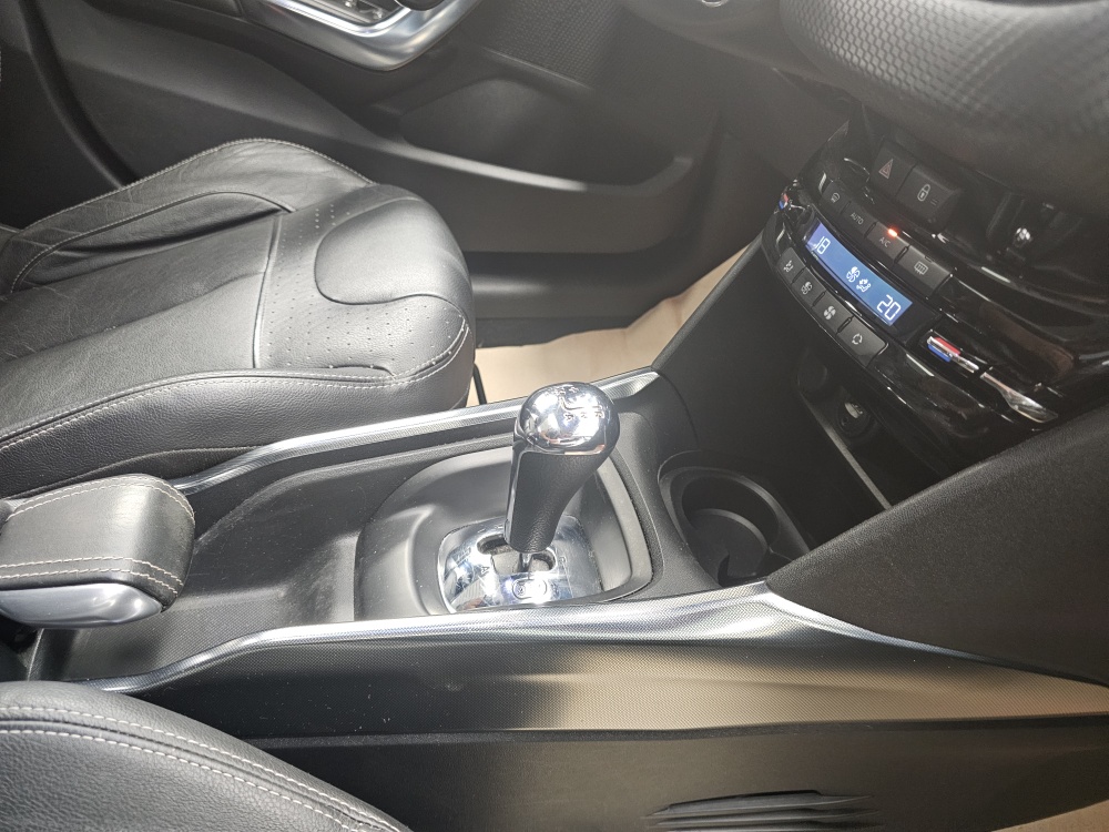 Peugeot 2008  bei Hoffmann Automobile in Wolfsburg kaufen und sofort mitnehmen - Bild 8