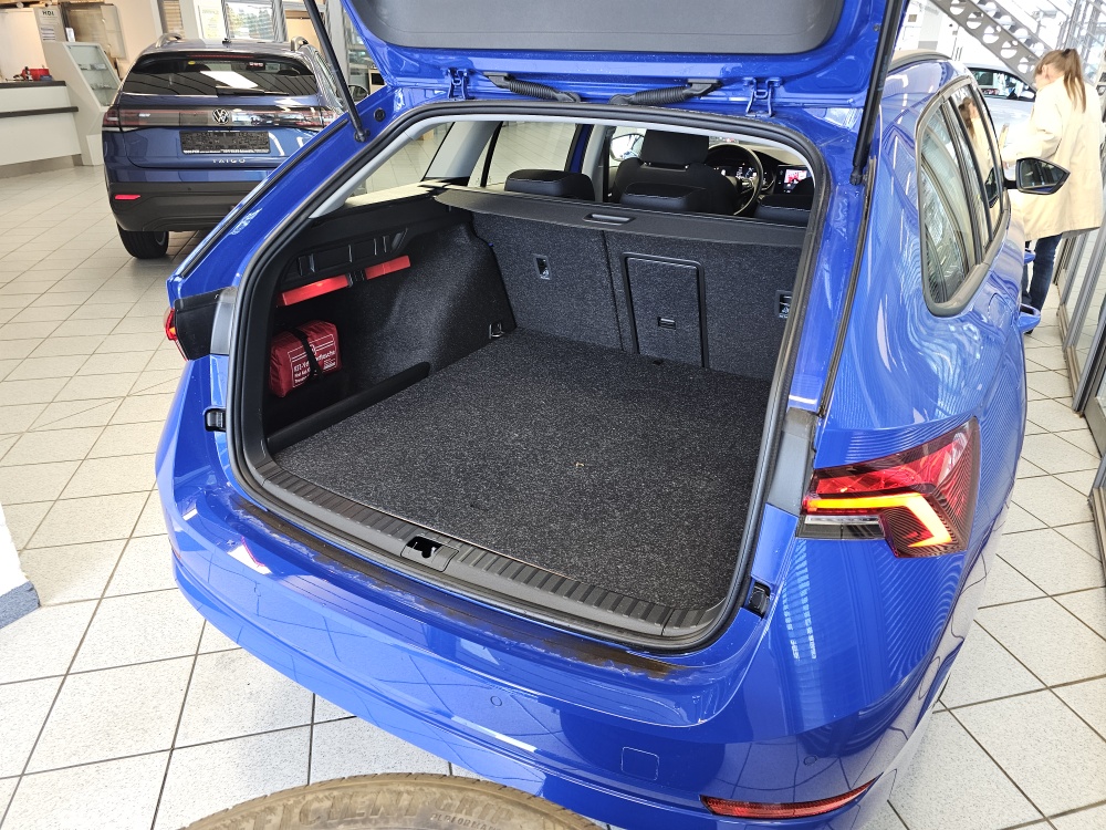 Skoda Octavia Combi  bei Hoffmann Automobile in Wolfsburg kaufen und sofort mitnehmen - Bild 2