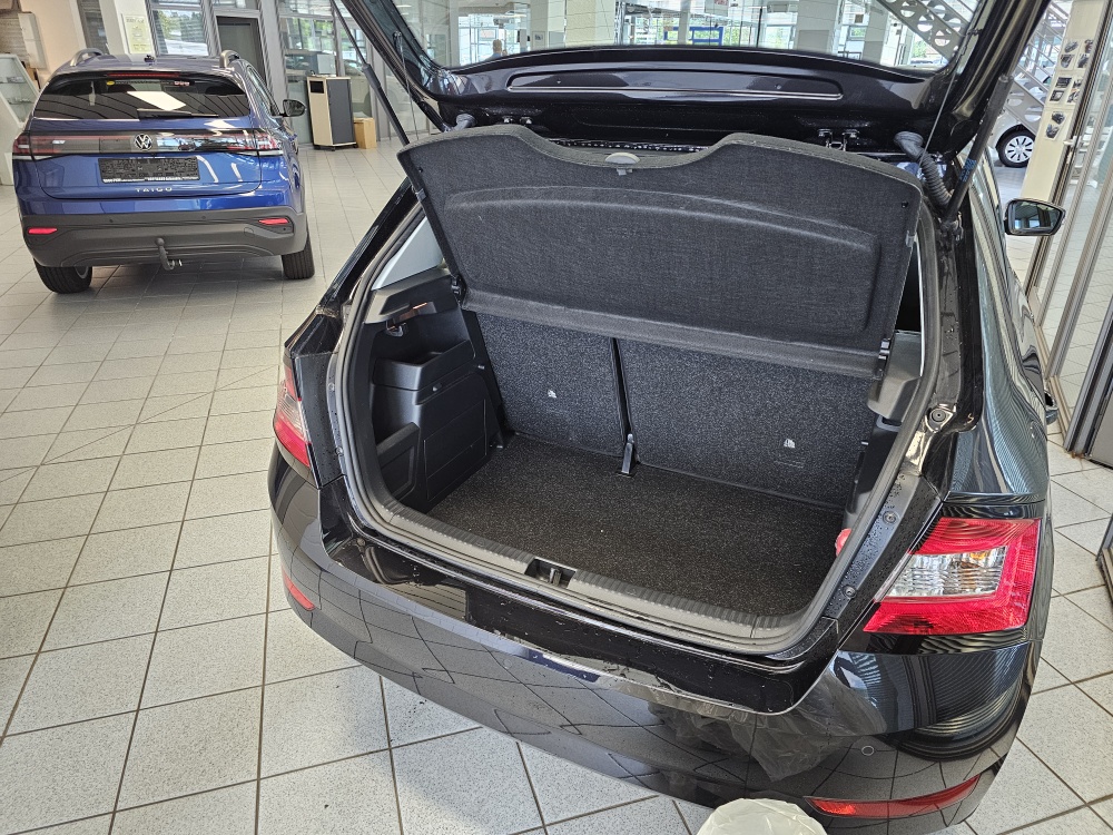Skoda Fabia  bei Hoffmann Automobile in Wolfsburg kaufen und sofort mitnehmen - Bild 2