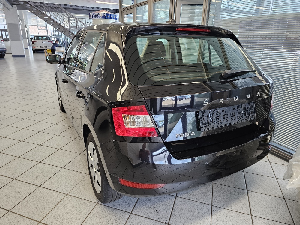 Skoda Fabia  bei Hoffmann Automobile in Wolfsburg kaufen und sofort mitnehmen - Bild 4