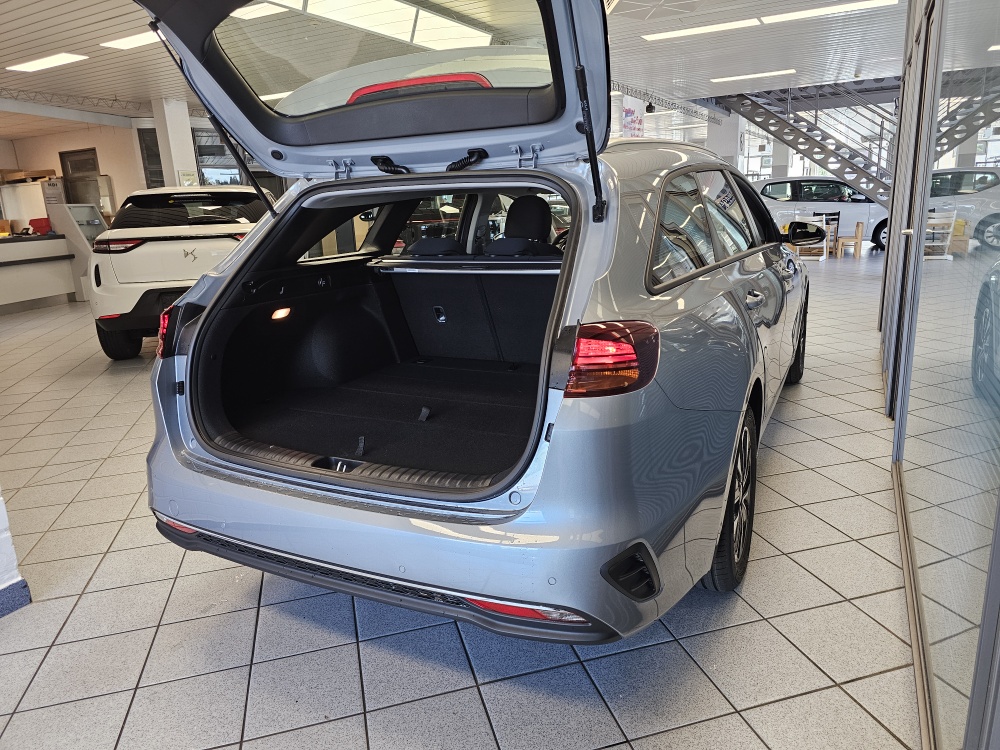 Kia Ceed  bei Hoffmann Automobile in Wolfsburg kaufen und sofort mitnehmen - Bild 2