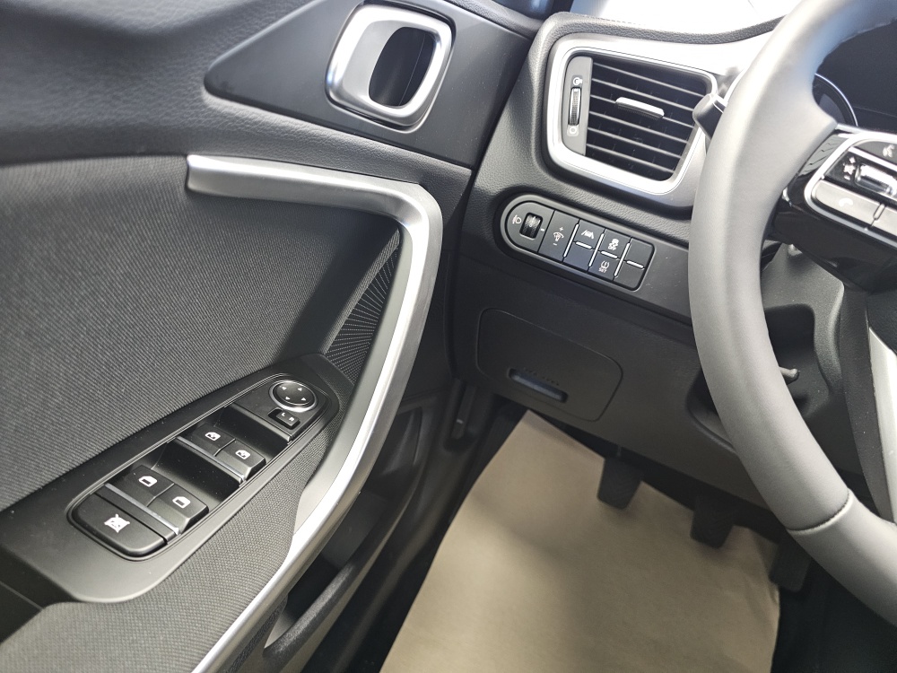 Kia Ceed  bei Hoffmann Automobile in Wolfsburg kaufen und sofort mitnehmen - Bild 20