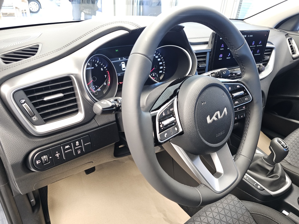 Kia Ceed  bei Hoffmann Automobile in Wolfsburg kaufen und sofort mitnehmen - Bild 22