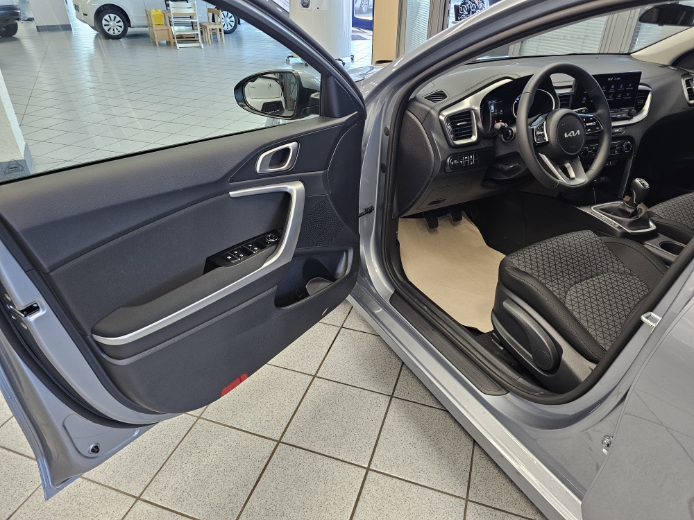 Kia Ceed  bei Hoffmann Automobile in Wolfsburg kaufen und sofort mitnehmen - Bild 24