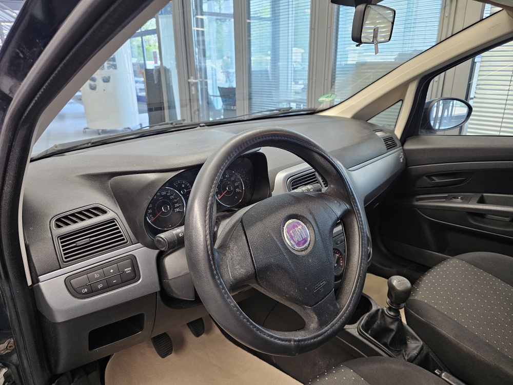 Fiat Punto  bei Hoffmann Automobile in Wolfsburg kaufen und sofort mitnehmen - Bild 8
