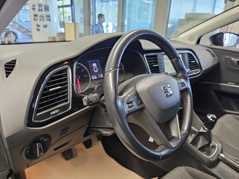 Seat Leon Sportstourer  ST  bei Hoffmann Automobile in Wolfsburg kaufen und sofort mitnehmen - Bild 18