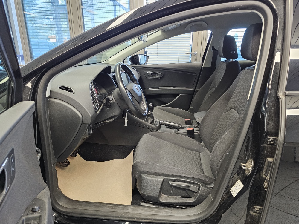 Seat Leon Sportstourer  ST  bei Hoffmann Automobile in Wolfsburg kaufen und sofort mitnehmen - Bild 19