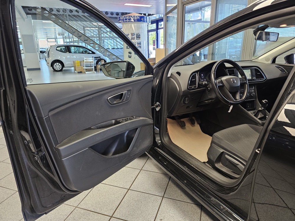 Seat Leon Sportstourer  ST  bei Hoffmann Automobile in Wolfsburg kaufen und sofort mitnehmen - Bild 20