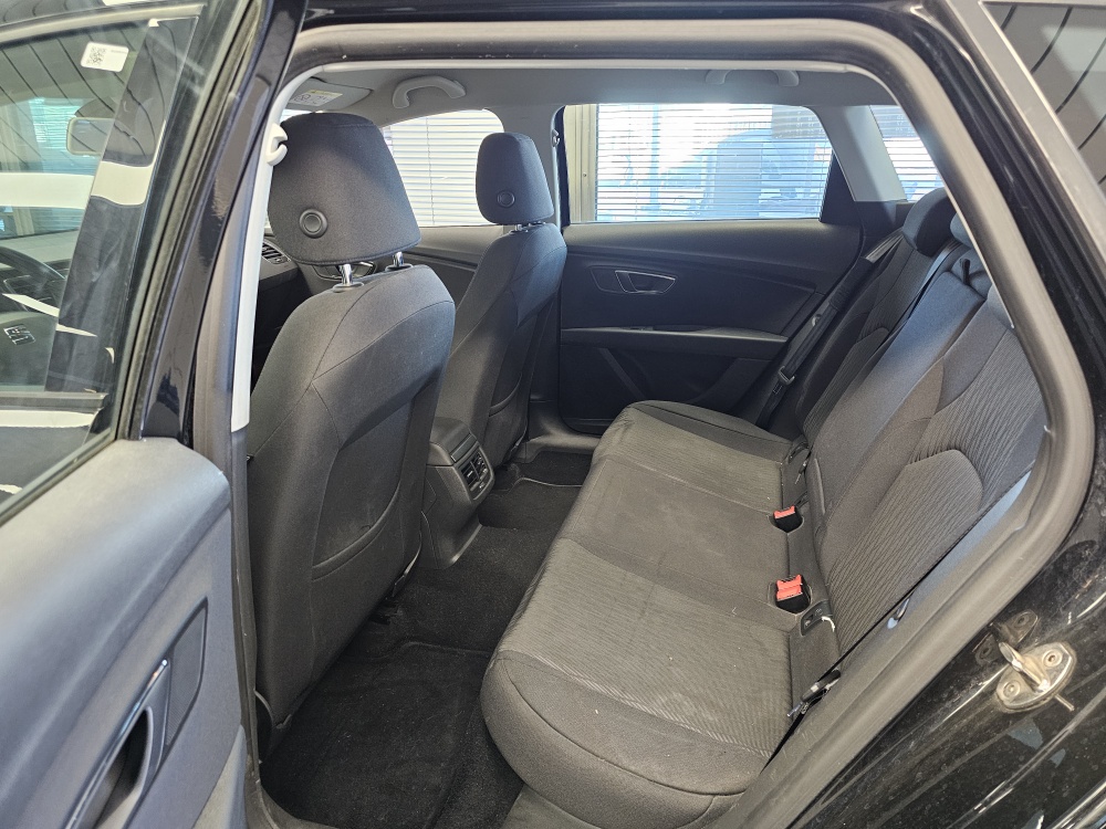 Seat Leon Sportstourer  ST  bei Hoffmann Automobile in Wolfsburg kaufen und sofort mitnehmen - Bild 6