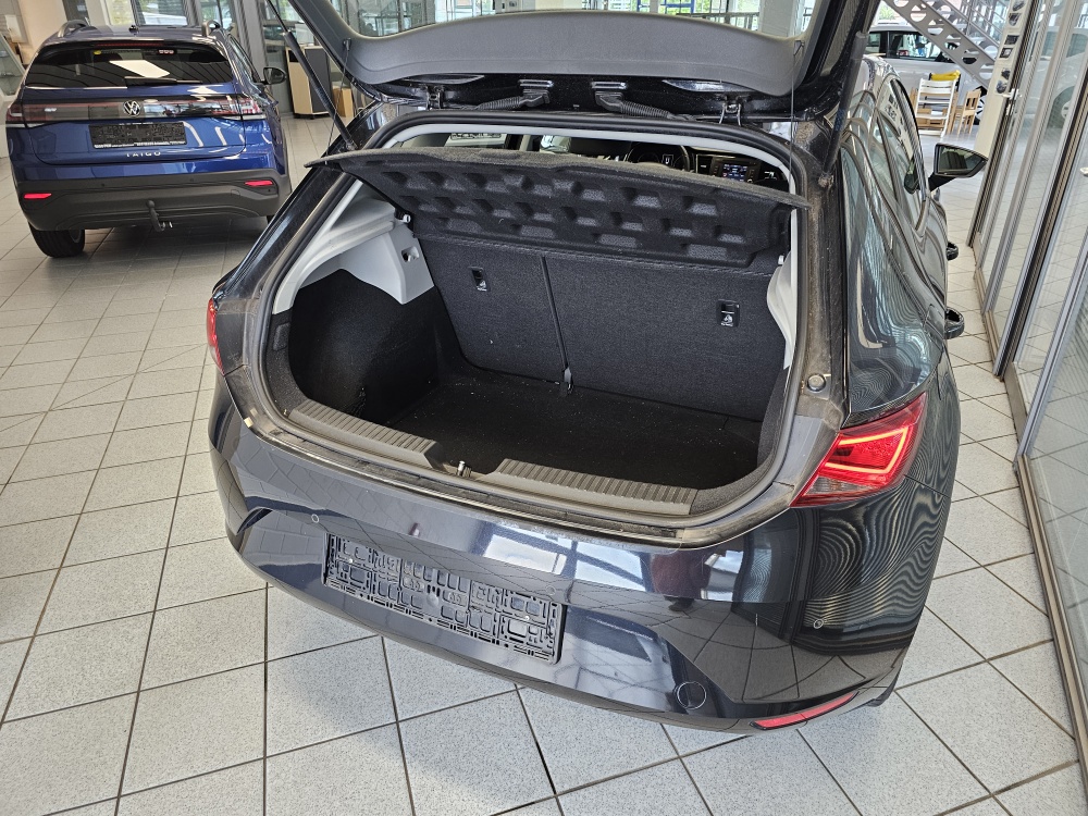 Seat Leon  bei Hoffmann Automobile in Wolfsburg kaufen und sofort mitnehmen - Bild 2