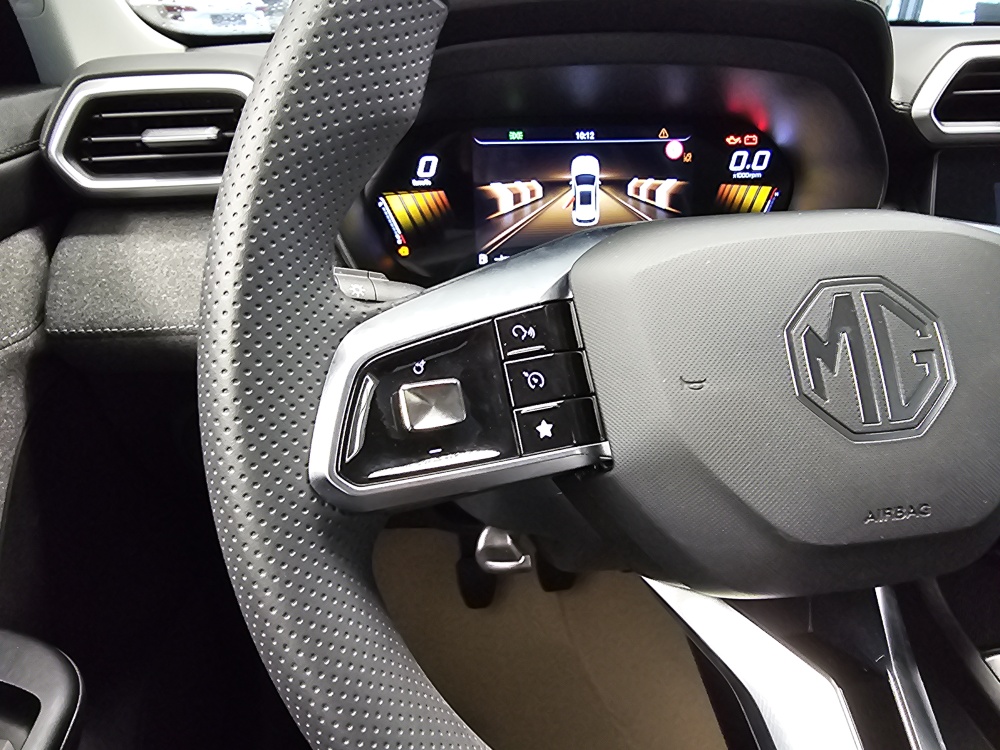 MG ZS  bei Hoffmann Automobile in Wolfsburg kaufen und sofort mitnehmen - Bild 18