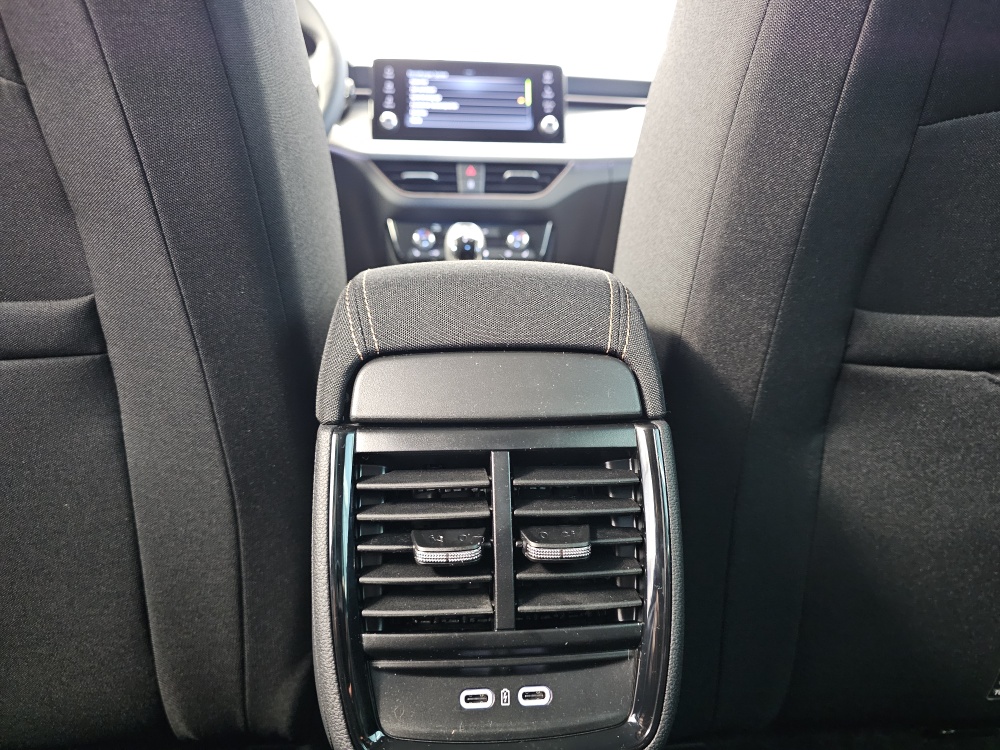 Skoda Kamiq bei Hoffmann Automobile in Wolfsburg kaufen und sofort mitnehmen - Bild 8