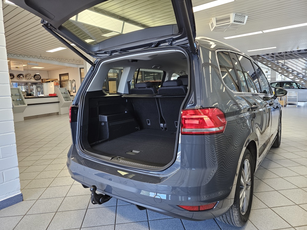 VW Touran  bei Hoffmann Automobile in Wolfsburg kaufen und sofort mitnehmen - Bild 2