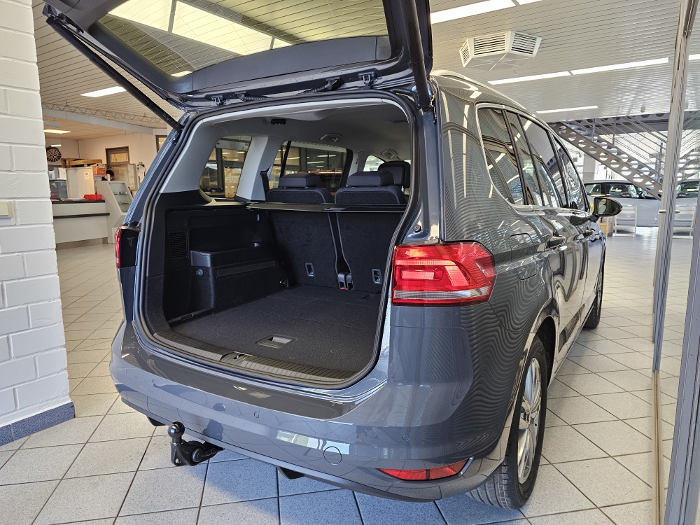 VW Touran  bei Hoffmann Automobile in Wolfsburg kaufen und sofort mitnehmen - Bild 2