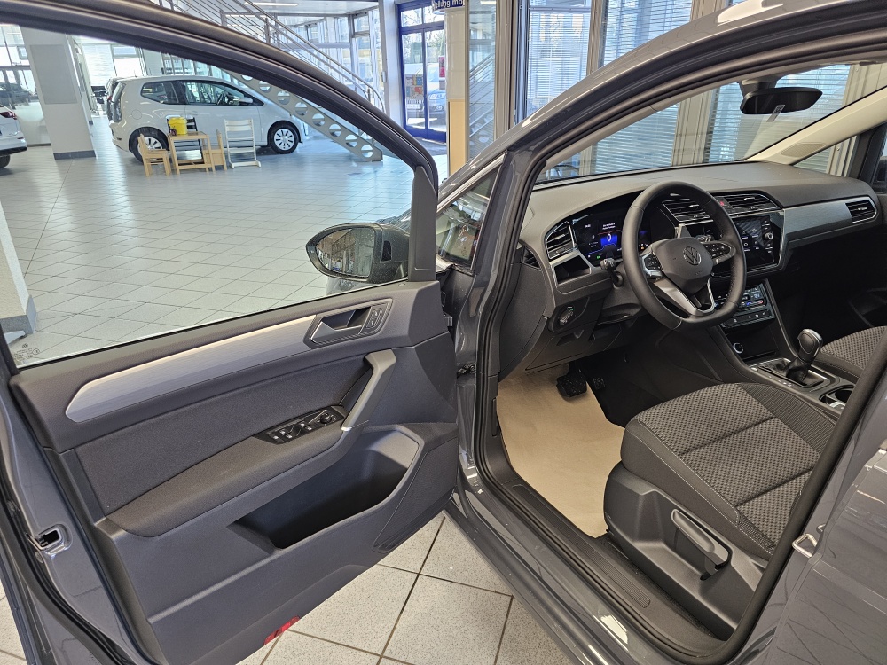 VW Touran  bei Hoffmann Automobile in Wolfsburg kaufen und sofort mitnehmen - Bild 25