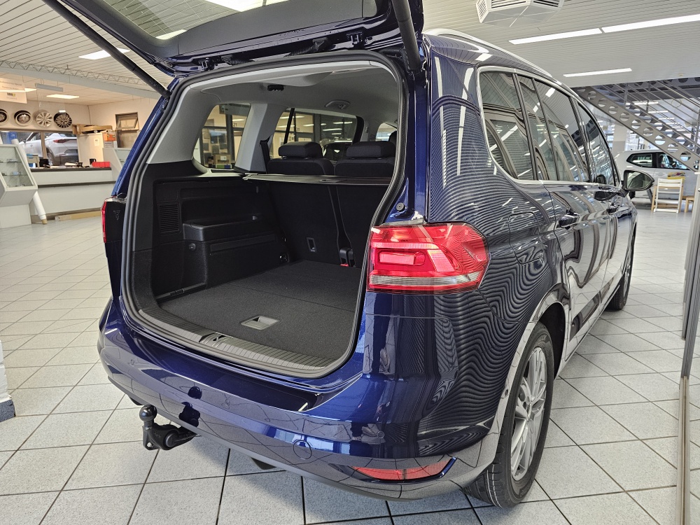 VW Touran bei Hoffmann Automobile in Wolfsburg kaufen und sofort mitnehmen - Bild 2