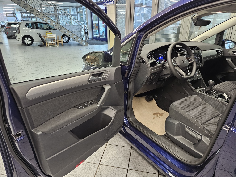VW Touran bei Hoffmann Automobile in Wolfsburg kaufen und sofort mitnehmen - Bild 25