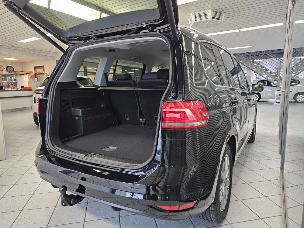 VW Touran bei Hoffmann Automobile in Wolfsburg kaufen und sofort mitnehmen - Bild 2