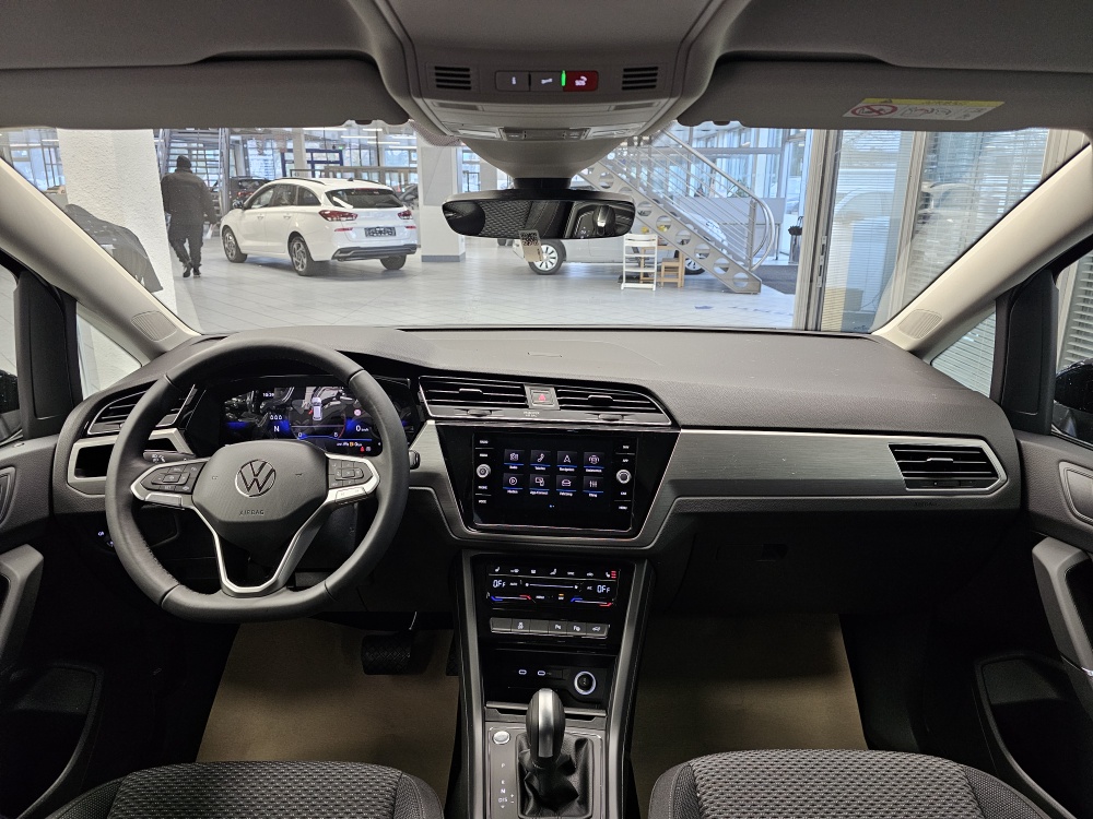 VW Touran bei Hoffmann Automobile in Wolfsburg kaufen und sofort mitnehmen - Bild 8