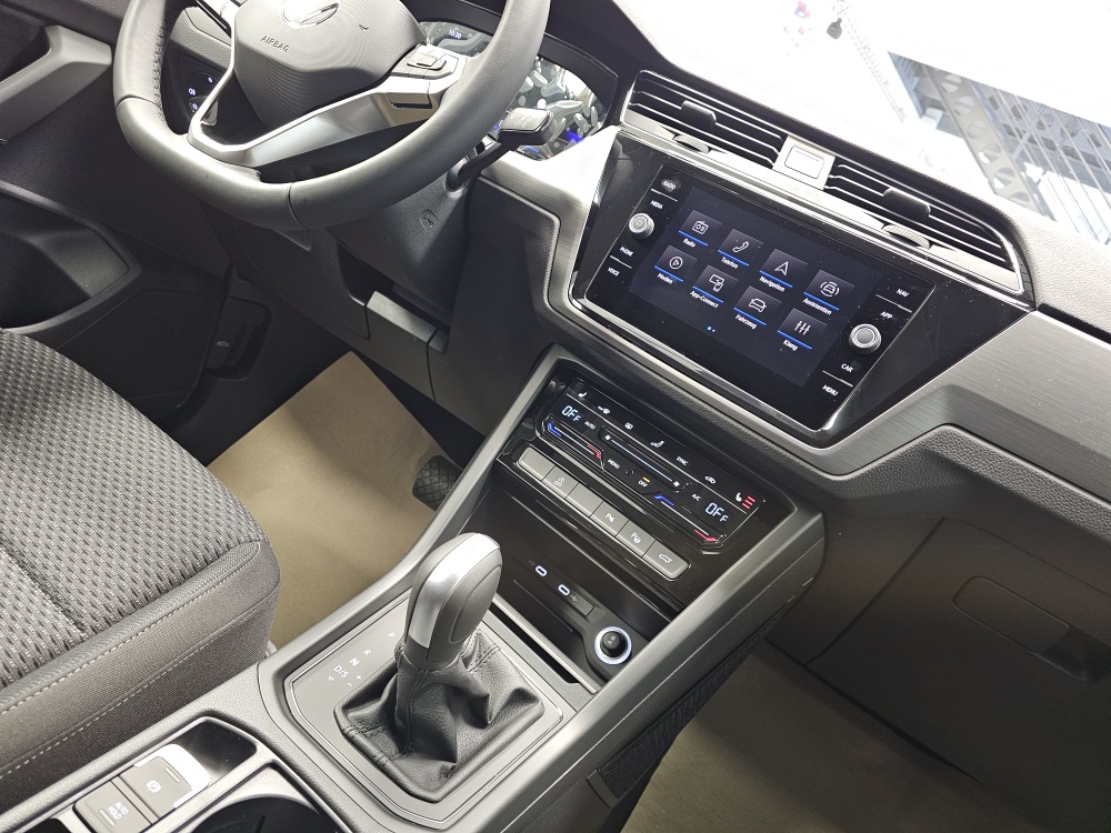 VW Touran bei Hoffmann Automobile in Wolfsburg kaufen und sofort mitnehmen - Bild 9